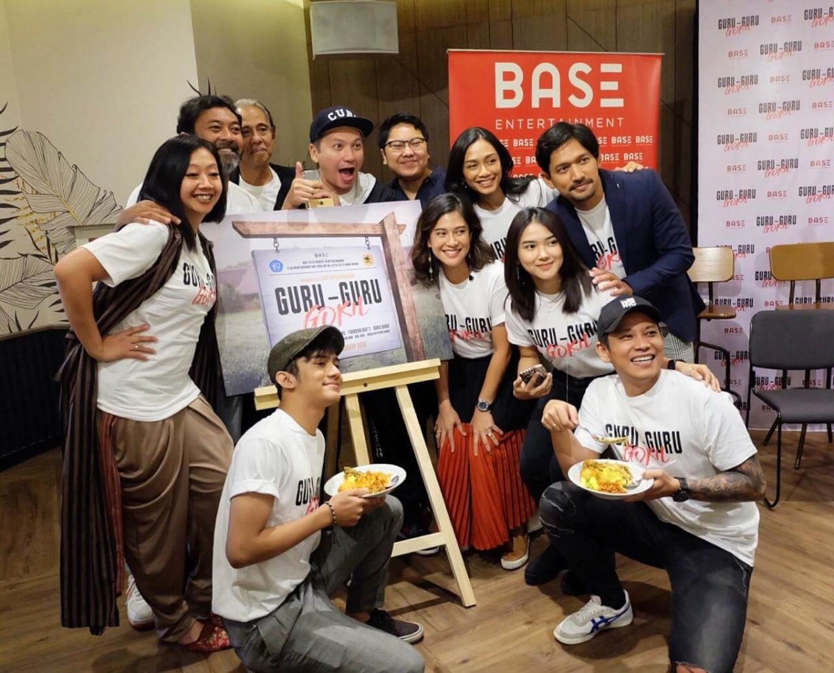 Sejumlah artis peran yang terlibat dalam film Guru-Guru Gokil usai melakukan sesi pers-conference.